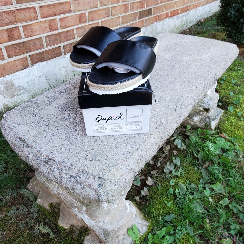 Black Slides - Picture 3 of 3